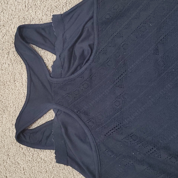 Workout top - Picture 3 of 4